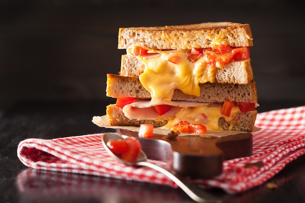 Grilled cheese sandwich with ham and tomato