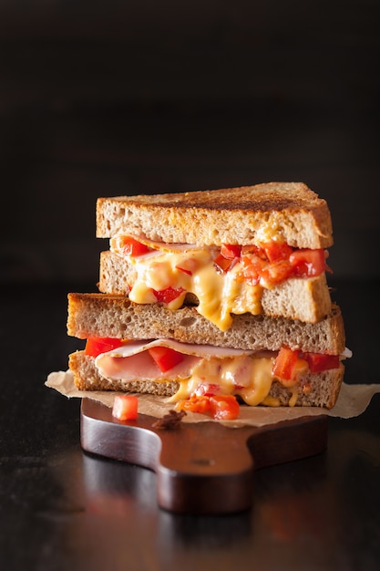 Grilled cheese sandwich with ham and tomato