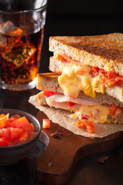 Grilled cheese sandwich with ham and tomato