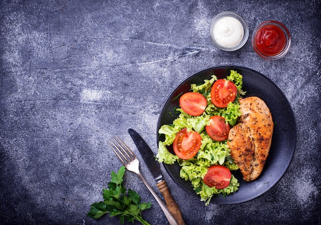 Grilled chicken breast with vegetable salad