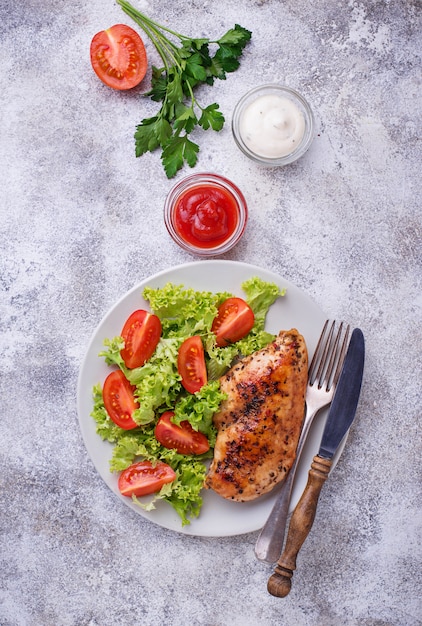 Grilled chicken breast with vegetable salad