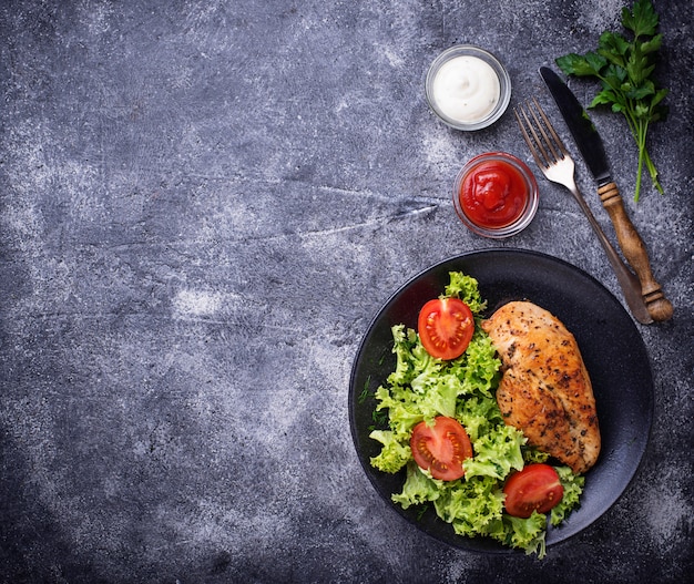 Grilled chicken breast with vegetable salad