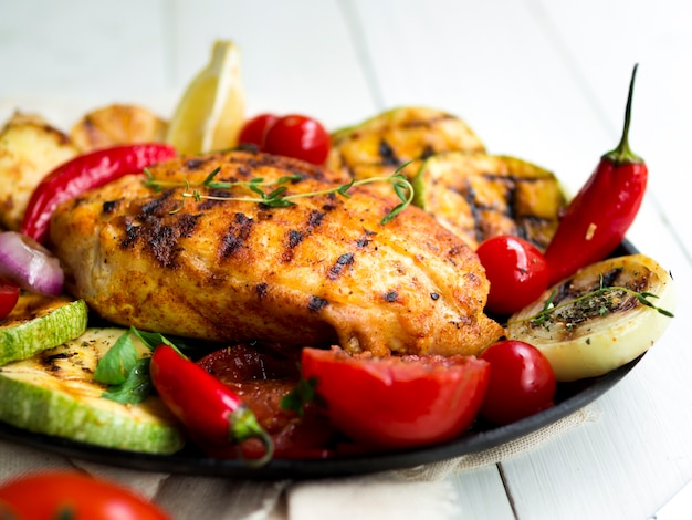 Grilled chicken breasts with vegetables