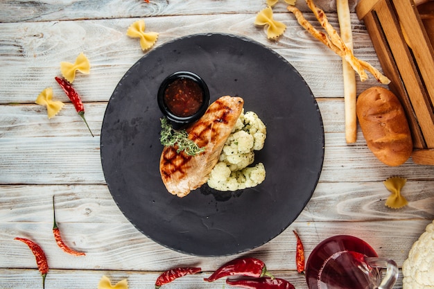 Grilled chicken fillet with cauliflower red sauce