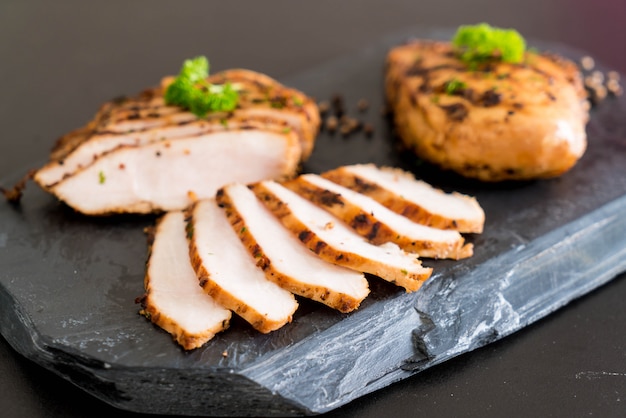 Photo grilled chicken fillets