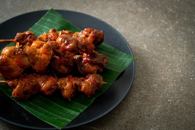 Spiedino di ventriglio di pollo alla griglia in stile asiatico