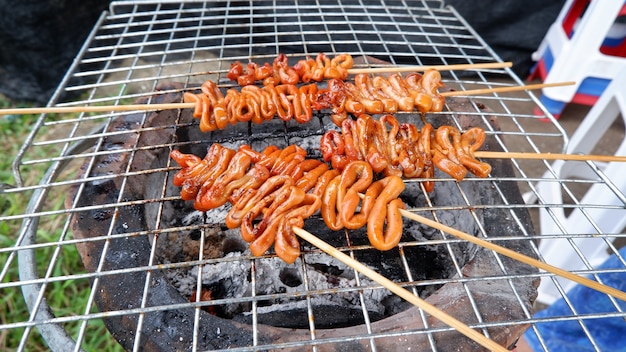 태국에서 절인 구운 닭 내장