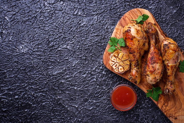 Grilled chicken legs with spices and garlic.