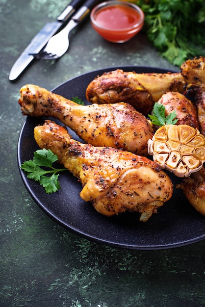 Grilled chicken legs with spices and garlic.