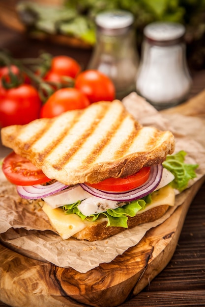 Foto sandwich di pollo alla griglia