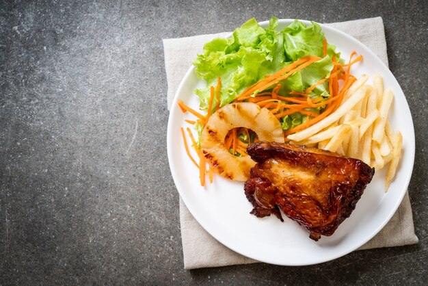 グリルチキンステーキと野菜