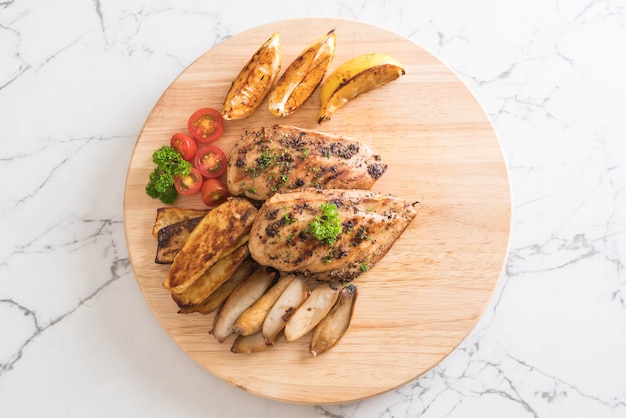 Grilled chicken steaks with vegetables 