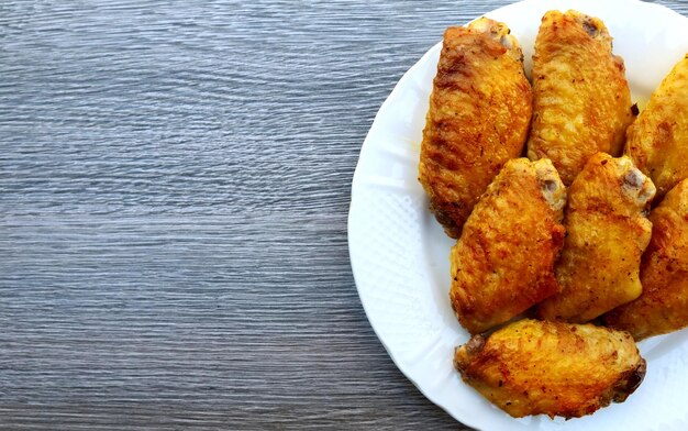 Foto alette di pollo alla griglia bocconcini di bufala studio natur