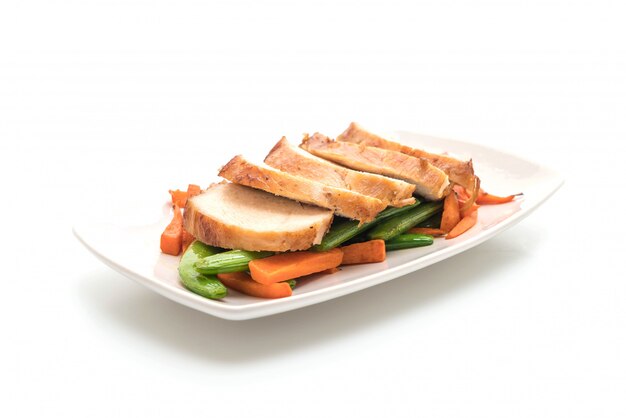 grilled chicken with green peas and carrot