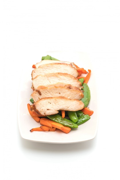 grilled chicken with green peas and carrot