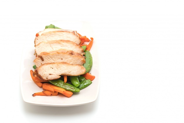 grilled chicken with green peas and carrot