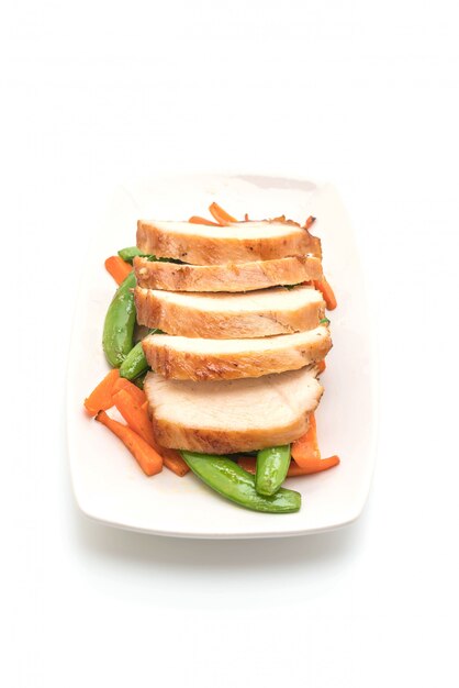 grilled chicken with green peas and carrot