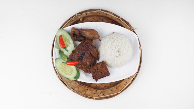Курица-гриль с рисом Наси Аям Бакар Лалапан Аутентичный рецепт индонезийской курицы