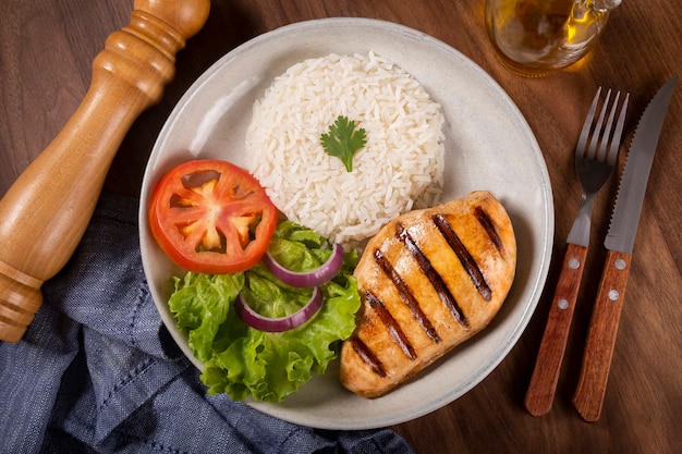 Grilled chicken with salad and rice