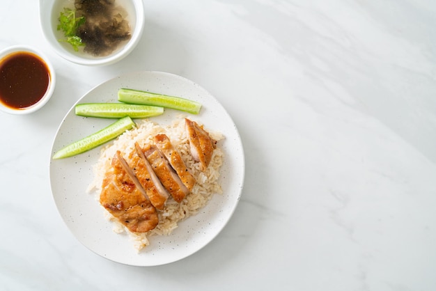 Pollo alla griglia con riso al vapore