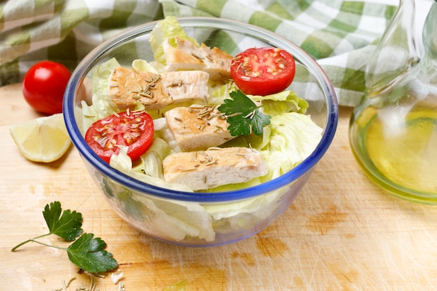 Grilled chiken with rosemary and salad of lettuce with cherry tomatoes