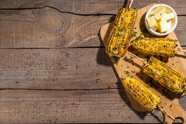 Grilled corn cobs