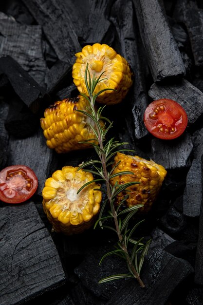 Grilled corn with rosemary and tomatoes