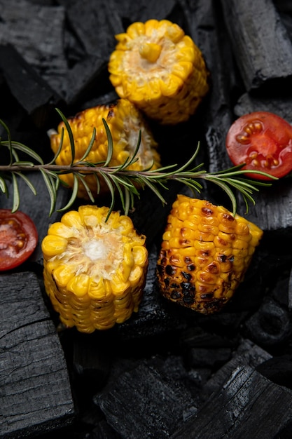 Grilled corn with rosemary and tomatoes