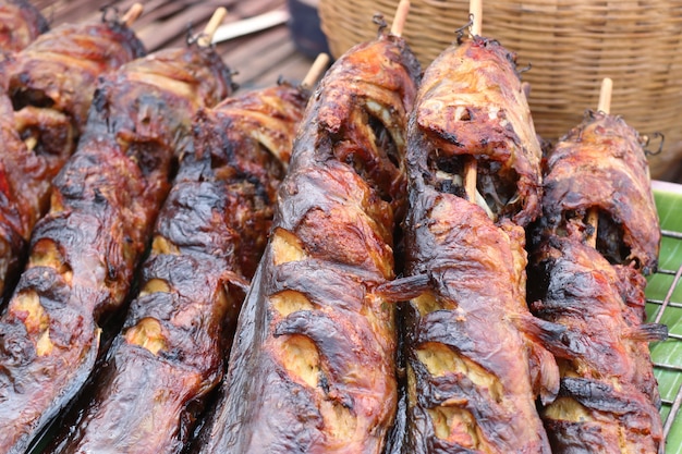 屋台の食べ物で焼き魚