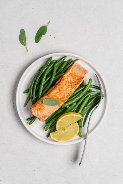 Grilled fried salmon fillet with green bean pods and lemon