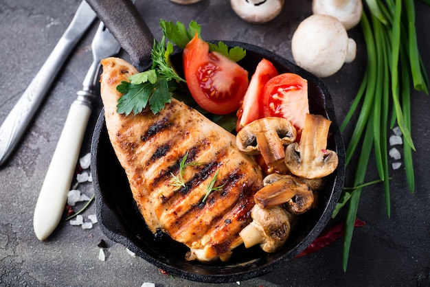 Photo grilled healthy chicken breasts