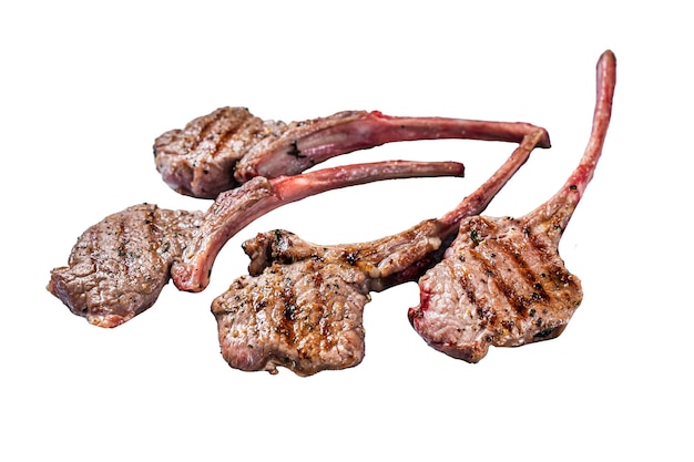 Foto bistecche di carne di agnello alla griglia isolate su sfondo bianco vista dall'alto