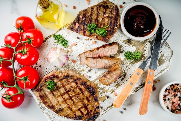 Carne alla griglia, bistecca di manzo alla griglia