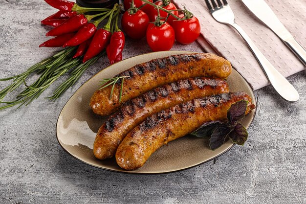 Photo grilled meat sausages with spices