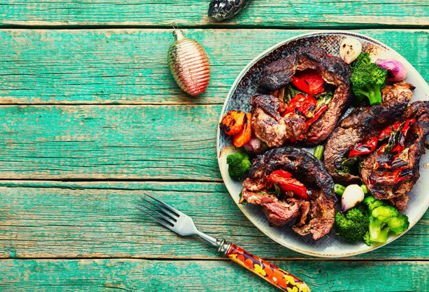 Grilled meat with vegetables