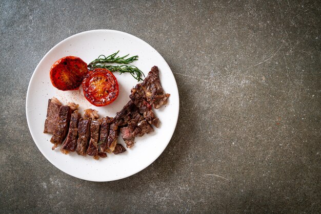 Bistecca di manzo mediamente cotta alla griglia