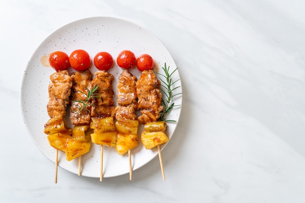 Photo grilled pork barbecue skewer