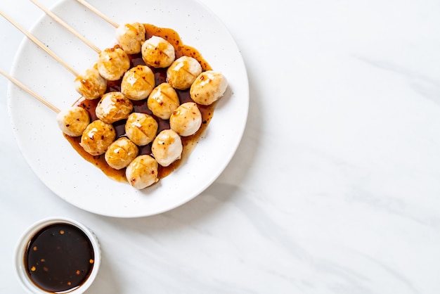 grilled pork meatballs with sweet chili sauce