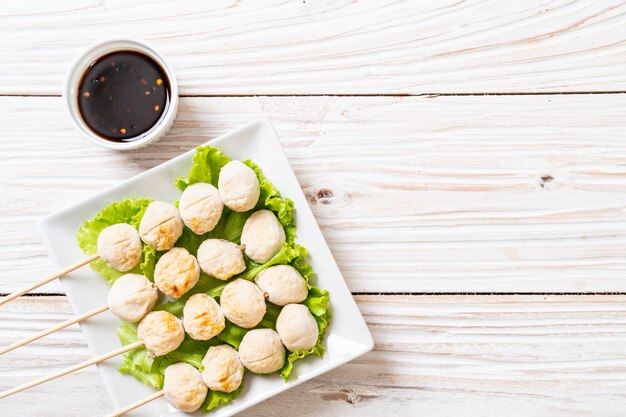 Polpette di maiale alla griglia con salsa di peperoncino dolce