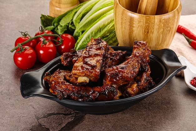 Photo grilled pork ribs in barbecue sauce