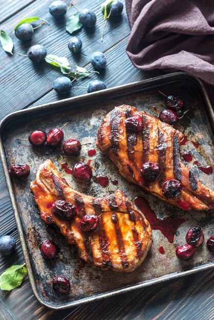 Grilled pork ribs with plum sauce