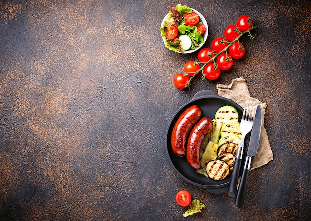 Grilled pork sausages and vegetables