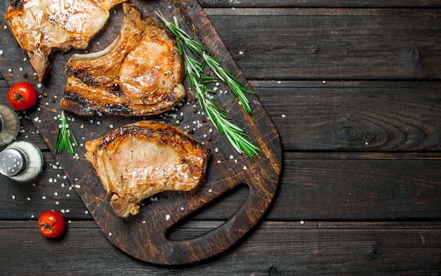 Grilled pork steaks with rosemary and fresh tomatoes