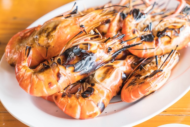 Photo grilled prawns or shrimps