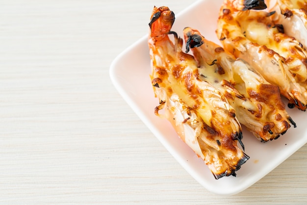Grilled river prawns or shrimps with cheese - seafood style