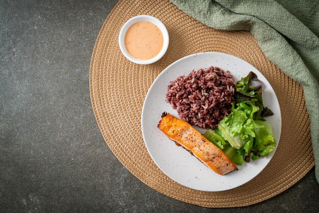 Grilled salmon fillet steak with rice berry and vegetable