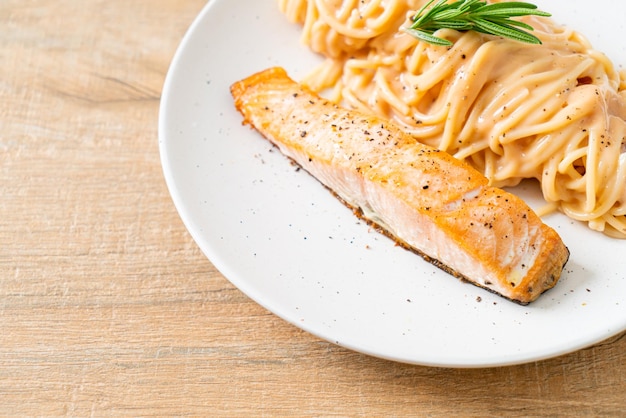 Premium Photo | Grilled salmon fillet with spaghetti creamy tomato sauce