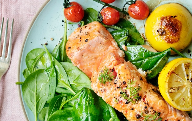 Idea di ricetta per fotografie di cibo con salmone alla griglia