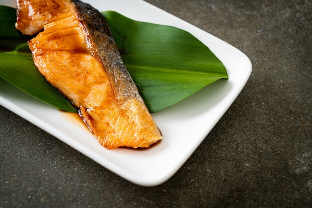 サーモンステーキの醤油焼き