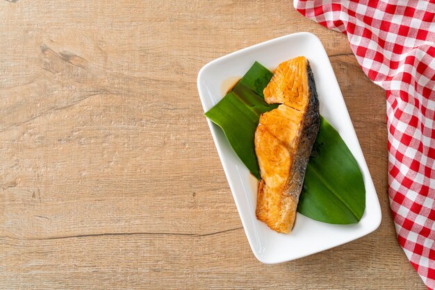 サーモンステーキの醤油焼き